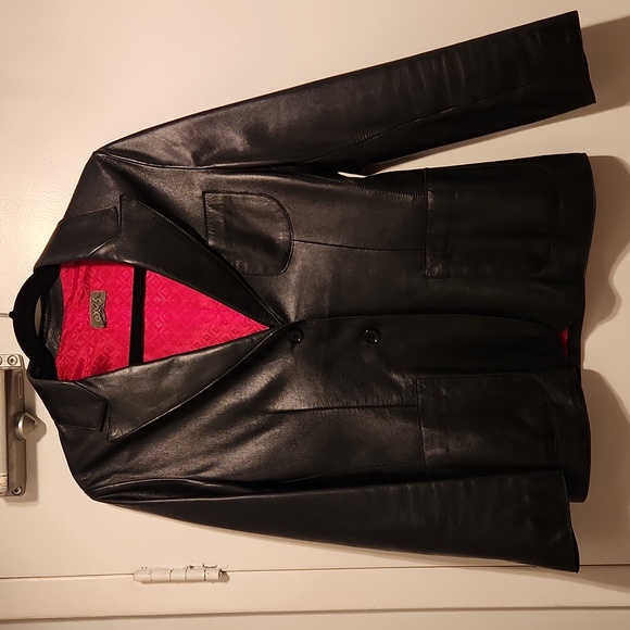 Black leather suit jacket size 40 beautifully tailored feels like butter - Picture 3 of 3